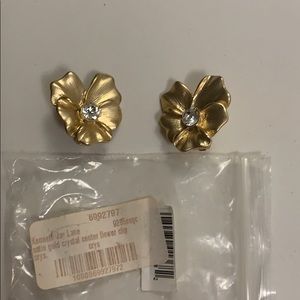 Satin gold crystal center flower clip